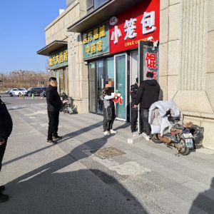 凤台中队：整治招牌窗花 点亮街区风貌