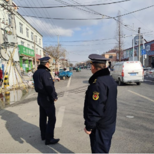 党旗飘扬在一线 冬日 “窗花” 整治谱新篇