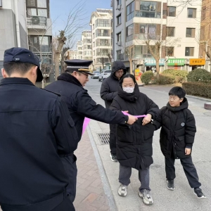 年关送暖进社区 执法服务零距离 ——东阁执法中队开展“青岛城管在您身边” 宣传服务 ...