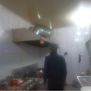 云山中队党支部春节坚守岗位 巡查餐饮垃圾分类 守护居民 “舌尖上的安全” ...