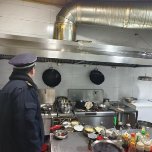 划片巡查全覆盖 严管油烟护蓝天 ——东阁执法中队开展餐饮店铺油烟净化设施专项检查 ...
