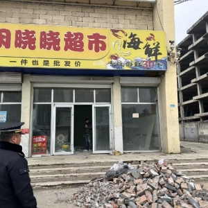 凤台中队：清废治堆 扮靓凤台