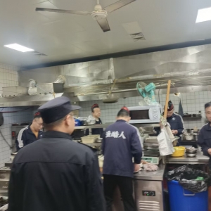 同和中队：守护“烟火气” 管好“油烟味”