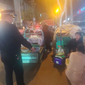 重拳整治占路经营 擦亮城市文明底色