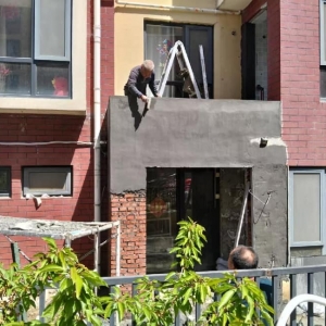 凤台中队 严查违法建设 守护小区环境