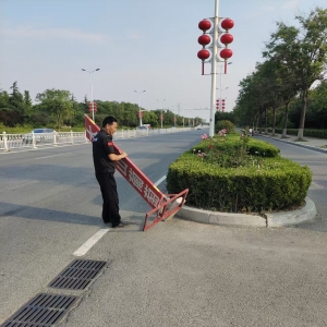 同和中队：整治违规广告招牌乱象，规范市容环境秩序