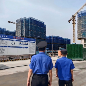 同和中队严抓工地扬尘管控，精准执法守护城市蓝天