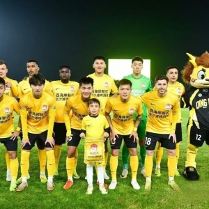 中超第3轮：青岛西海岸主场1-0力克深圳新鹏城
