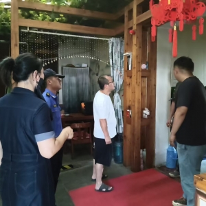平度市东阁街道执法中队 突击检查不松懈 精准分类促规范