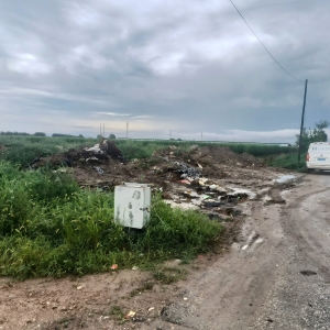 严打乱堆建筑垃圾,筑牢耕地保护防线