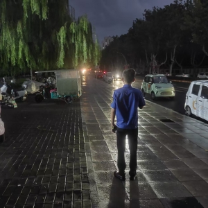 同和中队夜查噪音护安宁，执法守护静夜城