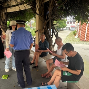 同和城管进社区：清理杂物隐患，普法护航宜居家园