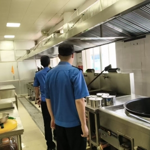 平度市东阁街道执法中队 常态检查餐饮油烟治理 筑牢宜居环境防线 ...