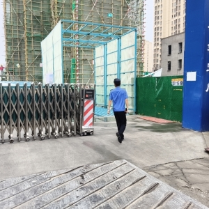 平度市东阁街道执法中队 紧盯收尾施工管控 严把工地扬尘治理关 ...