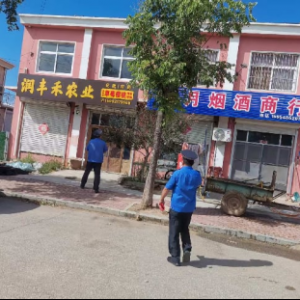 整治违规晾晒隐患 守护居民出行安全